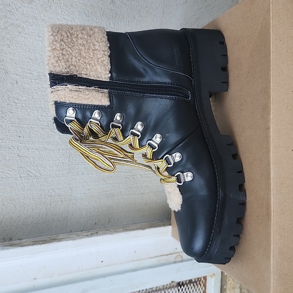 Steve Madden Aniko Black Leather Ankle Boots - Picture 5 of 8